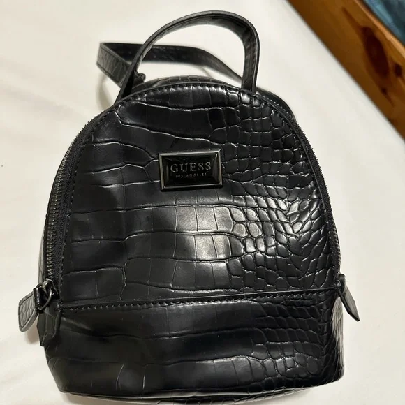 Guess mini backpack - Picture 2 of 3